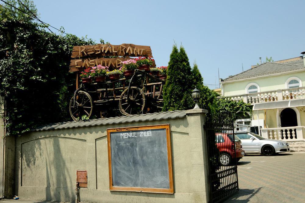 Pension La Cupola Targu-Mures Bagian luar foto