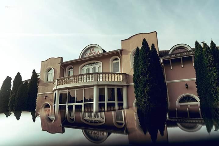 Pension La Cupola Targu-Mures Bagian luar foto