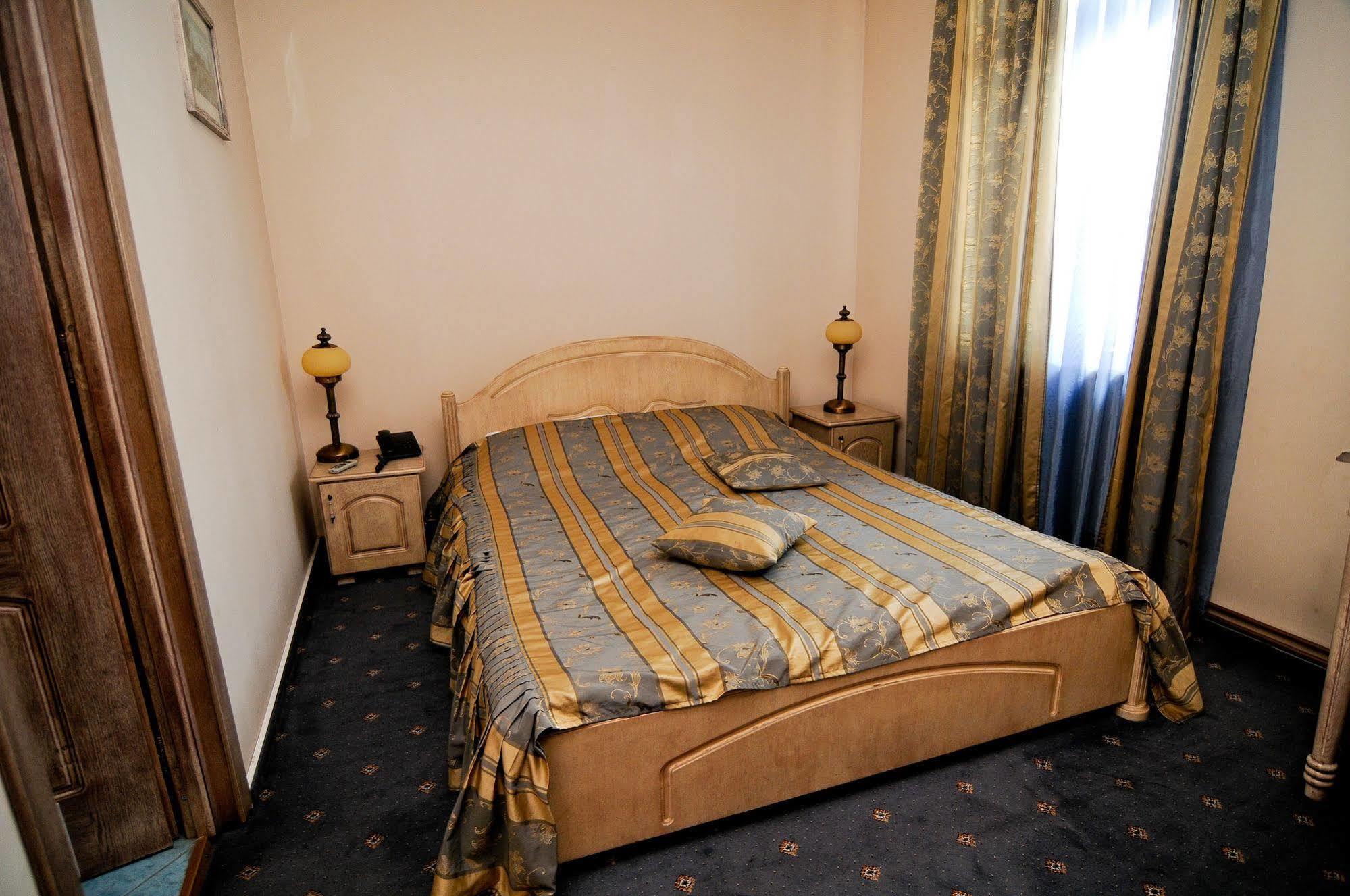 Pension La Cupola Targu-Mures Bagian luar foto