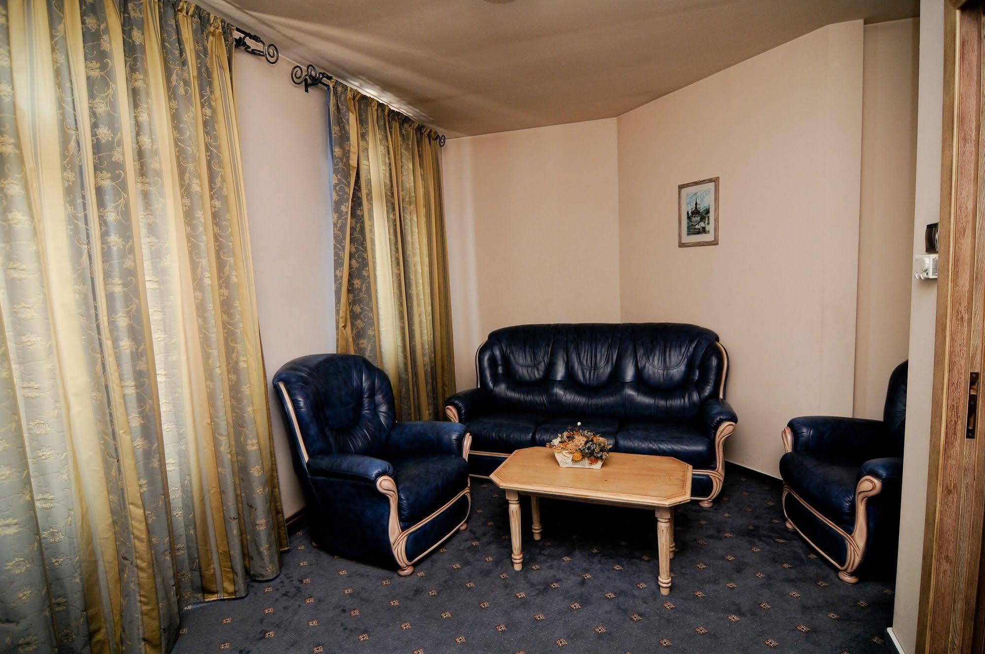 Pension La Cupola Targu-Mures Bagian luar foto