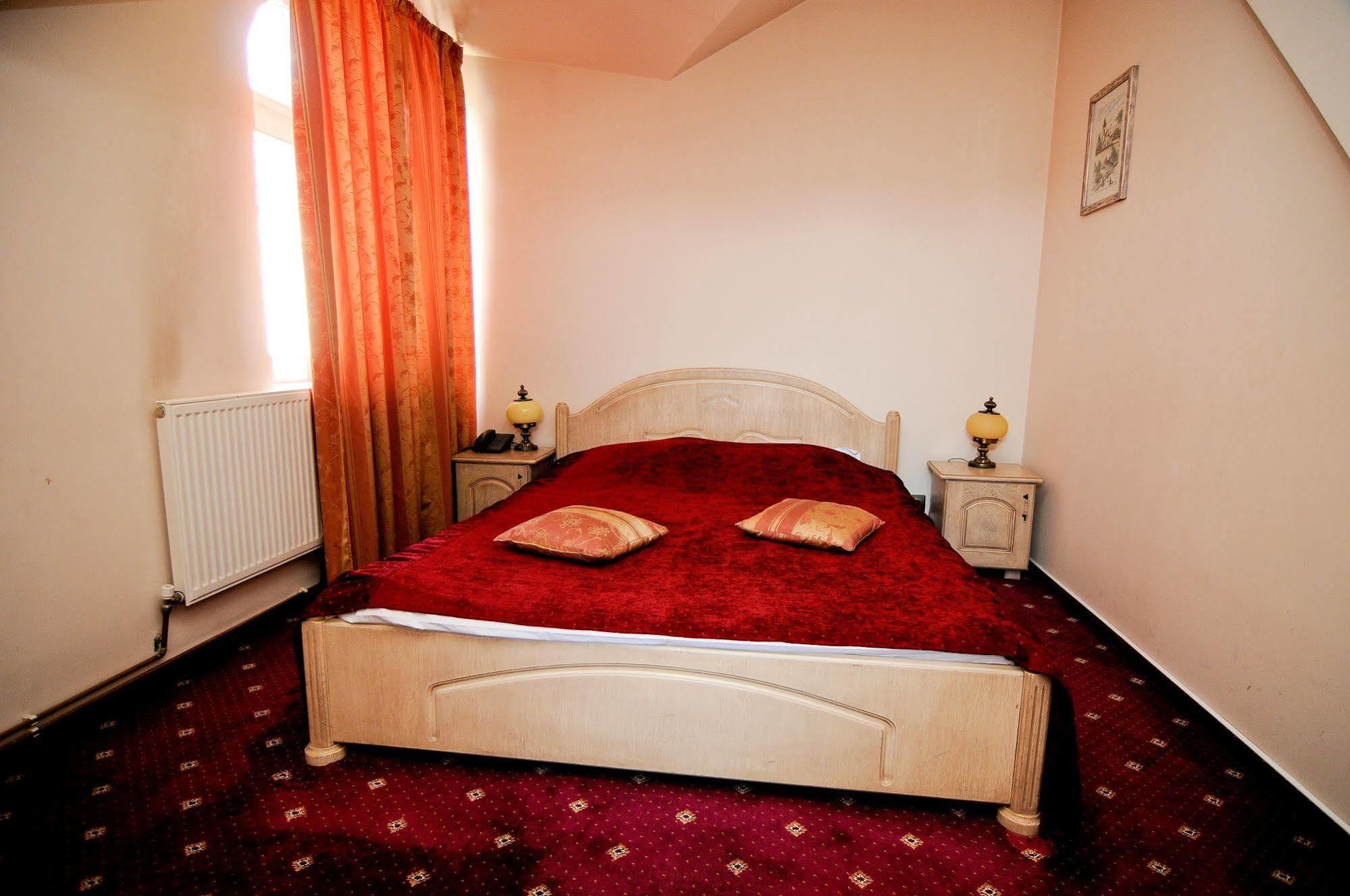 Pension La Cupola Targu-Mures Bagian luar foto