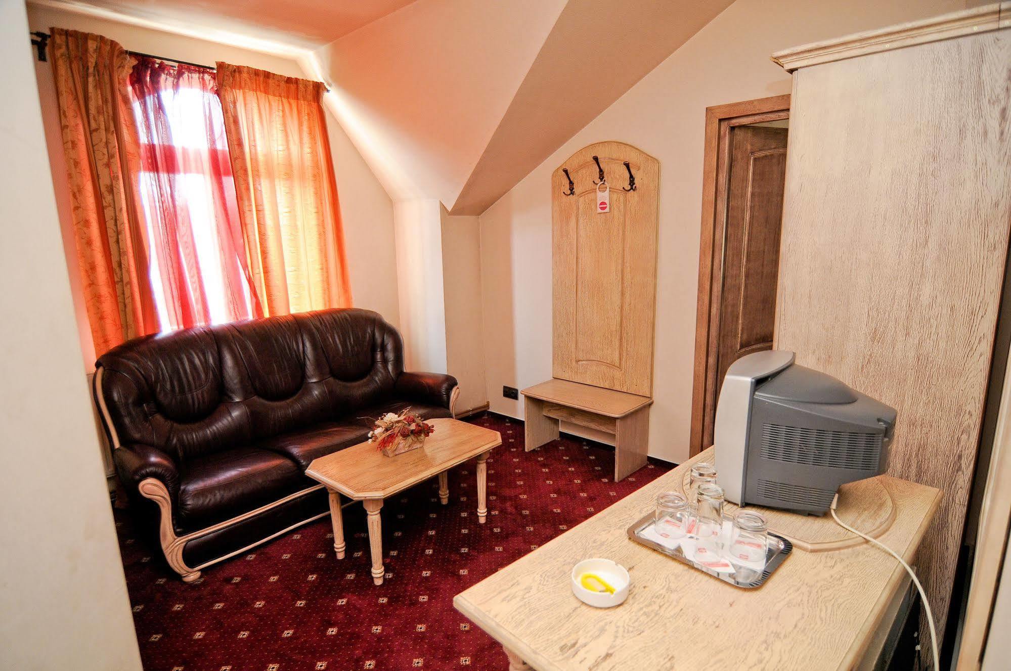 Pension La Cupola Targu-Mures Bagian luar foto